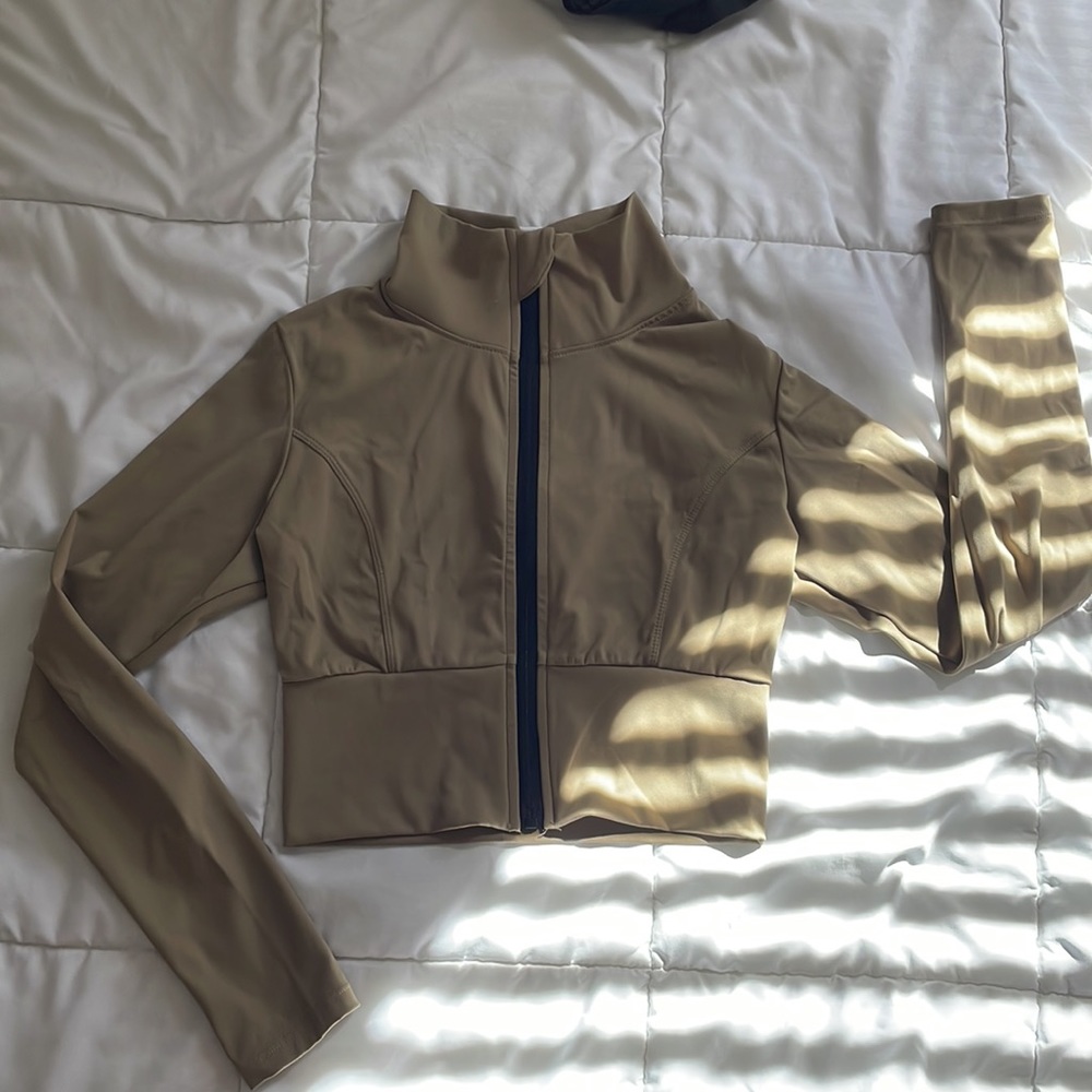 Cropped Athletic Zip-Up 🐨